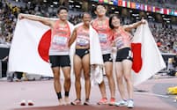 東邦銀行陸上競技部の井戸アビゲイル風果選手(左から2人目)と松本奈菜子選手㊨は大活躍した(9月13日、陸上の世界選手権東京大会)
