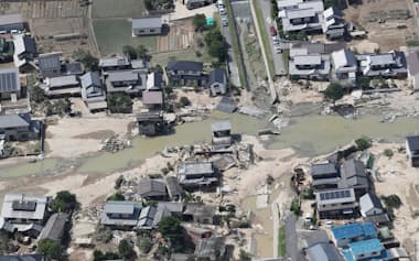 日本では毎年のように大水害に見舞われてきた(2018年7月、決壊した岡山県倉敷市の堤防)