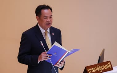 29日、国会での施政方針演説に臨むアヌティン首相(バンコク)=ロイター