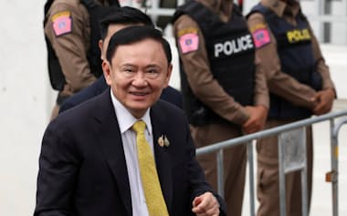 タクシン元首相はタイ貢献党の実質的指導者として影響力を保持する=ロイター