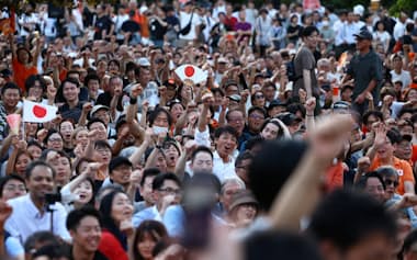 7月の参院選では参政党など少数野党が躍進し、日本も「多党化の時代」に突入した(都内)=ロイター