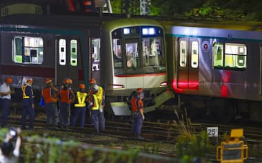 東急田園都市線の梶が谷駅付近で衝突した列車(6日午前1時13分、川崎市高津区)=共同