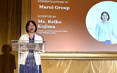 女性が活躍する企業に与えられる賞を受賞した丸井グループの取締役上席執行役員の小島玲子氏(6日、シカゴ)