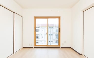 YKKAPは改装分野に力を入れる(同社が手掛けるマンションの窓改修イメージ)