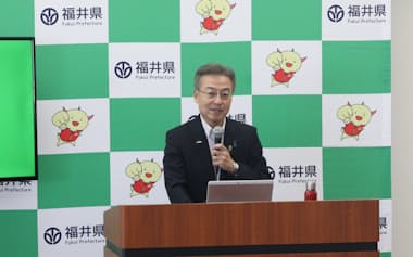 杉本知事は会見で「来年度の敦賀―新大阪間の認可着工を目指すため、まずはできるだけ早く議論を始めてほしい」と要望した(8日、福井市)