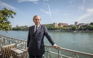 6月、スイス・バーゼルのホテルで。世界中からコレクターが集まるアートフェア「アート・バーゼル」を訪れていた 6月、スイス・バーゼルのホテルで。世界中からコレクターが集まるアートフェア「アート・バーゼル」を訪れていた