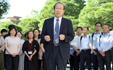 ノーベル化学賞の受賞決定から一夜明け、喜びを語る京都大学の北川進特別教授(9日午前、京都市左京区)