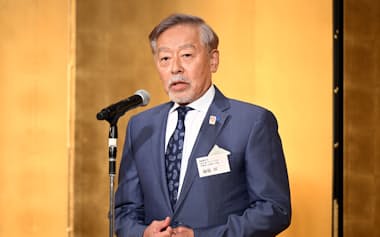 懇親会であいさつする堀場製作所の堀場厚会長兼グループCEO(9日、京都市東山区)