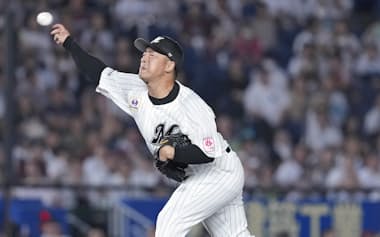 古巣楽天との「引退試合」で登板したロッテ・美馬学。全盛期そのままの闘争心で腕を振った=共同