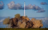 スペースXが実施した大型ロケットシステム「スターシップ」の11回目の打ち上げの様子(13日、米南部テキサス州スターベース)=ロイター