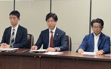 法律出版社2社などが「法律書デジタル図書館」のサービス差し止めなどを求めて提訴した(15日午後、東京・霞が関)