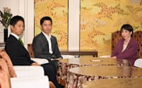 会談に臨む(右から)自民党の高市総裁と日本維新の会の吉村代表、藤田共同代表(15日、国会内)