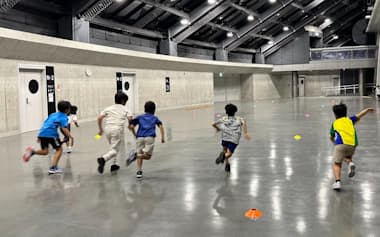 大人の言葉で動くのではなく、自発的に考えて動く能力を育てるための指導を心がけている(駒沢ランニングクラブ)