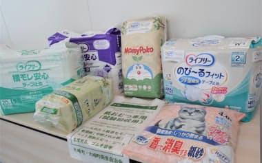 ユニ・チャームが使用済み紙おむつを再利用して製造した紙おむつや猫砂、おむつ回収袋