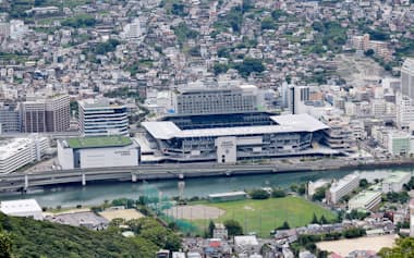 長崎スタジアムシティはスタジアムや商業施設、オフィスなどで構成する(長崎市)