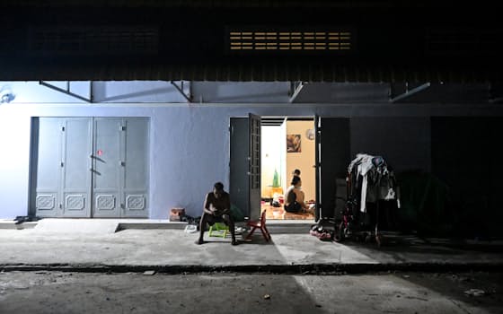 工場労働者らが暮らすプノンペン郊外のアパート(9月) 工場労働者らが暮らすプノンペン郊外のアパート(9月)