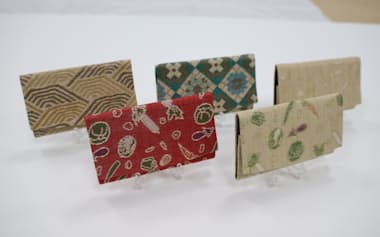 タキイ種苗が開発した西陣織の名刺入れ