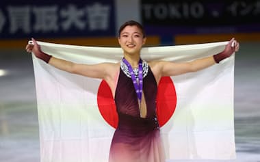 GPシリーズ開幕戦のフランス大会で銀メダルを獲得した坂本花織。抑えめのペースで五輪に備える=ロイター