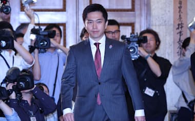 吉村維新代表は社会保障改革の断行を主張してゆずらない姿勢だ