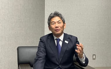 新たな会議体設立について話す三菱UFJ銀行の小杉執行役員京都支店長(21日、京都市)