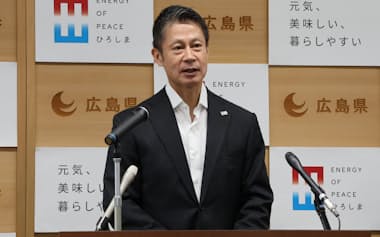 広島県の湯崎知事は、自民と維新の連立政権の掲げる議員定数削減に「意味が分からない」疑問を呈した(21日、県庁)