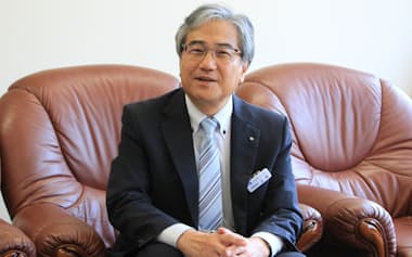 インタビューに答える北九州高速鉄道の上田浩社長