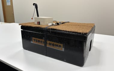 微生物燃料電池とセンサーなどが一体化した箱をみかん園に埋める