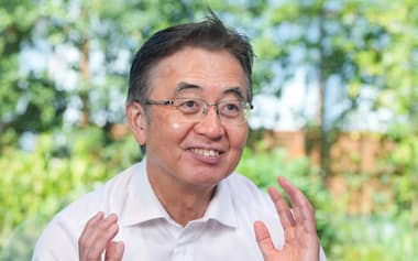 1959年岡山県生まれ。岡山大学医学部卒業後、88年に同大学院医学博士を取得。2006年に同大学院腫瘍・胸部外科教授、07年に京都大学大学院呼吸器外科教授を経て、25年から米デューク大学教授。