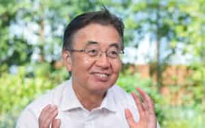 1959年岡山県生まれ。岡山大学医学部卒業後、88年に同大学院医学博士を取得。2006年に同大学院腫瘍・胸部外科教授、07年に京都大学大学院呼吸器外科教授を経て、25年から米デューク大学教授。 1959年岡山県生まれ。岡山大学医学部卒業後、88年に同大学院医学博士を取得。2006年に同大学院腫瘍・胸部外科教授、07年に京都大学大学院呼吸器外科教授を経て、25年から米デューク大学教授。