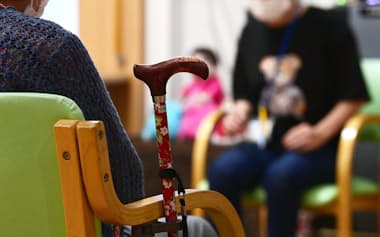 親族を扶養に入れる際の所得要件が緩和された