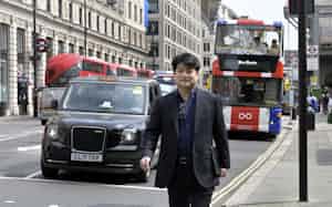 キャプラのオフィス近くを歩く。週末は街中をよく散歩をするという(ロンドン) キャプラのオフィス近くを歩く。週末は街中をよく散歩をするという(ロンドン)