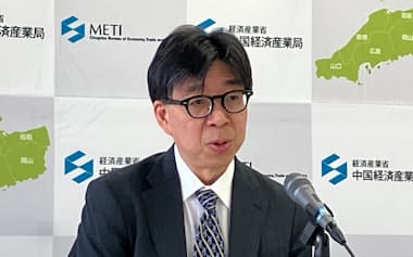 記者会見をする中国経済産業局の林揚哲局長(23日、広島市)