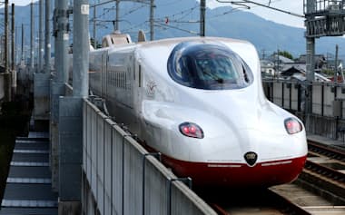 西九州新幹線かもめ(JR武雄温泉駅)