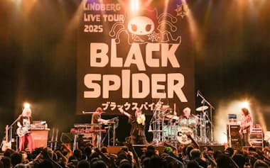 オープニング曲から会場はヒートアップした