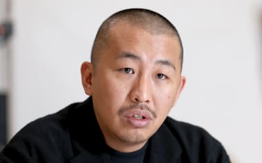 「つげ作品には自分の体を感じ直す。そんな驚きがある」と語る三宅唱監督