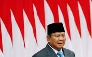 就任から1年がすぎたインドネシアのプラボウォ大統領は5年間の任期中の8%成長到達に意欲的だが……=ロイター 就任から1年がすぎたインドネシアのプラボウォ大統領は5年間の任期中の8%成長到達に意欲的だが……=ロイター