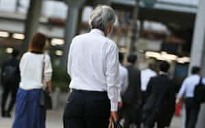 職場から自宅に向かう人たち(東京都港区) 職場から自宅に向かう人たち(東京都港区)