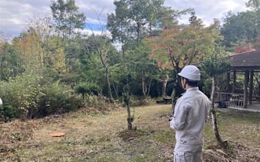 10ヘクタールを10〜15分ほどかけて撮影(27日、岐阜県御嵩町)