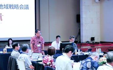 九州地域戦略会議の冒頭で挨拶する池辺会長(27日、沖縄県名護市)