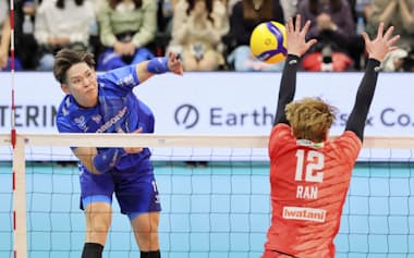 SVリーグの2季目は順調に滑り出した(10月の大阪B―サントリー戦)=共同