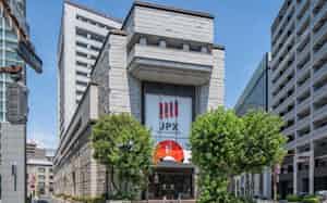 東京都中央区日本橋兜町に立つ、東京証券取引所ビルの外観。奥側の高層ビルが本館で、手前側が市場館(写真:鹿島) 東京都中央区日本橋兜町に立つ、東京証券取引所ビルの外観。奥側の高層ビルが本館で、手前側が市場館(写真:鹿島)