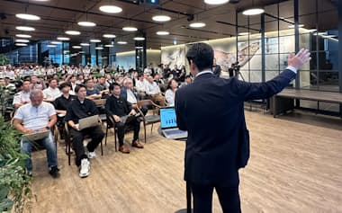 ワンビル6階の交流エリアを会場にする(同会場でのピッチ大会の様子)