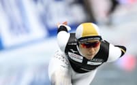 全日本距離別選手権の女子1500メートルで滑走する高木。悲願の五輪1500メートル金メダルへ滑りを再構築している(10月、長野市)