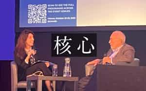 国際新聞編集者集会で登壇したスティグリッツ米コロンビア大教授㊨(10月下旬、ウィーン) 国際新聞編集者集会で登壇したスティグリッツ米コロンビア大教授㊨(10月下旬、ウィーン)