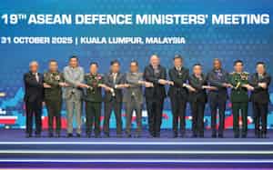 ASEAN国防相会議では南シナ海問題やミャンマー問題に大きな進展はなかった(31日、クアラルンプール市内)=ロイター ASEAN国防相会議では南シナ海問題やミャンマー問題に大きな進展はなかった(31日、クアラルンプール市内)=ロイター