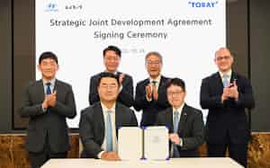 東レと現代自動車グループの戦略的共同開発契約調印式(10月24日、韓国ソウル) 東レと現代自動車グループの戦略的共同開発契約調印式(10月24日、韓国ソウル)