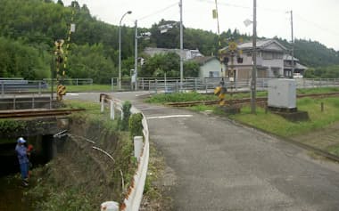 牟岐線のあぶたに踏切(徳島県阿南市)