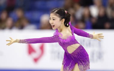 女子SP 演技する千葉百音(10月31日、サスカトゥーン)=共同