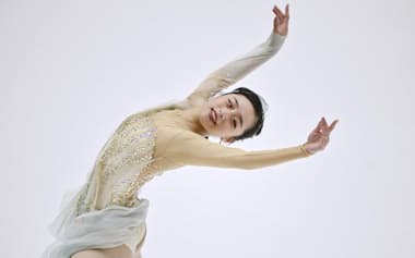 女子SP 演技する山下真瑚(1日、木下カンセーアイスアリーナ)=共同