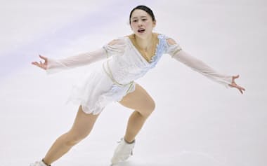 女子フリー 演技する三宅咲綺(2日、木下カンセーアイスアリーナ)=共同